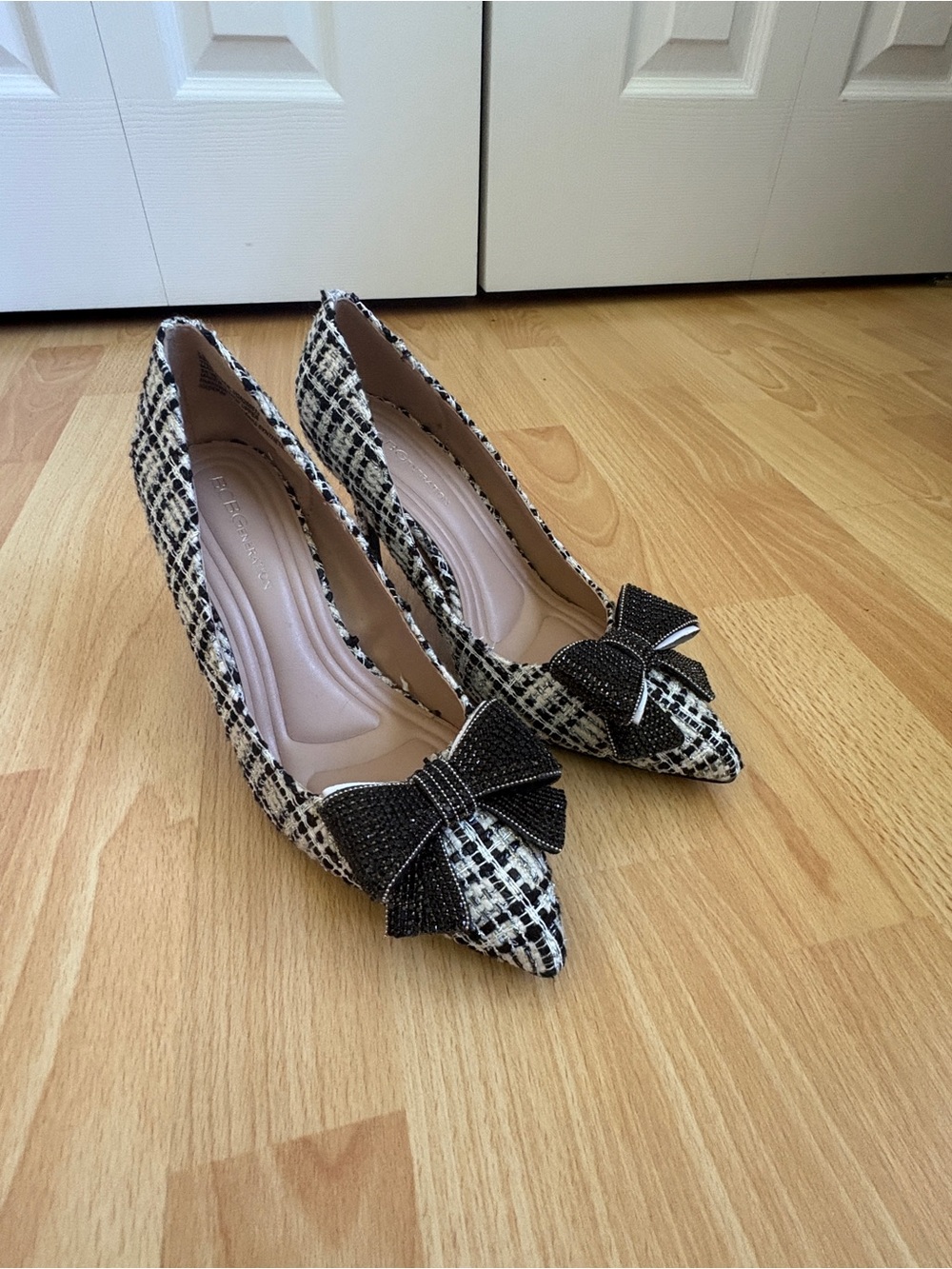 Pointed  heels with Decorative Black Bow - Women